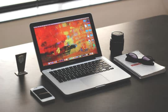 macbookpro-laptop-work-desk-apple-technology-office