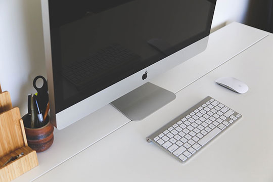 apple mac desktop computer - office desk workspace