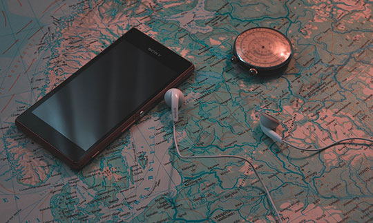 smartphone-music-sony-travel-gps-use-geomarketing-increase-conversions