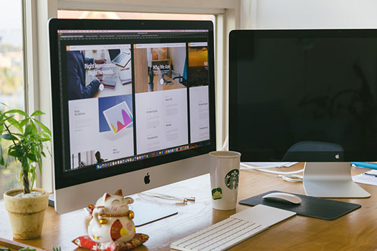 computer-desk-internet-office-table-website-work-monitor