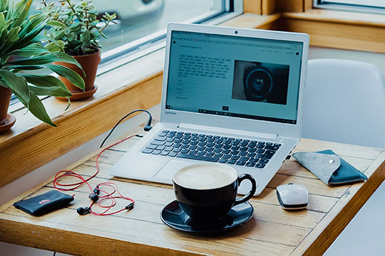 Laptop-Macbook-Tech-Desk-Work-Content-Writing