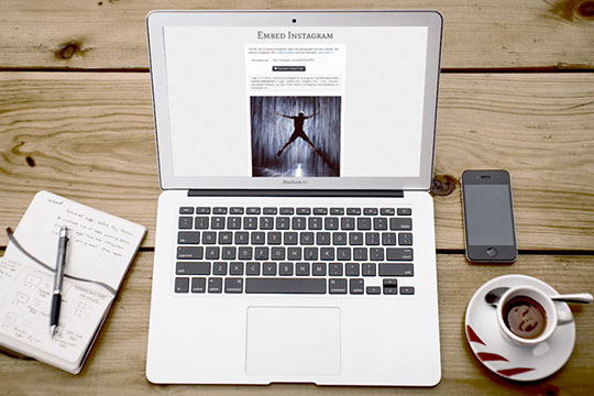 instagram-social-media-laptop-website-design-work-desk-internet