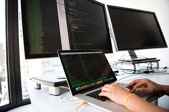technology-desk-work-office-computer-programming-PyCharm-Python-Programmer