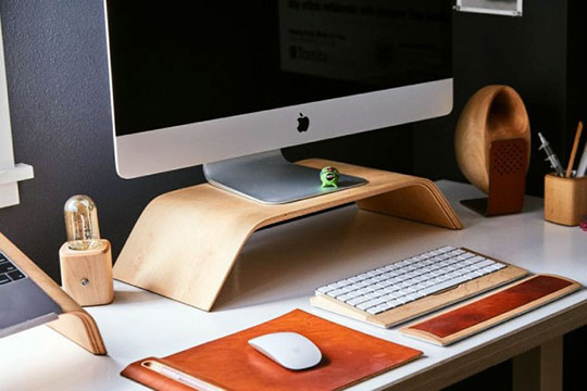 apple-macbook-desk-work-web-design-development-office