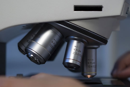 microscope-medical-laboratory-biotechnology-clinic-analysis-research