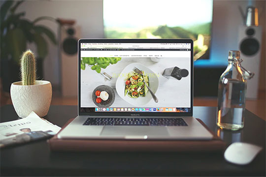 blog-ecommerce-laptop-desk-work-internet-design-development