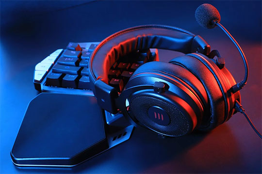 career-opportunities-video-game-industry-gaming-headset