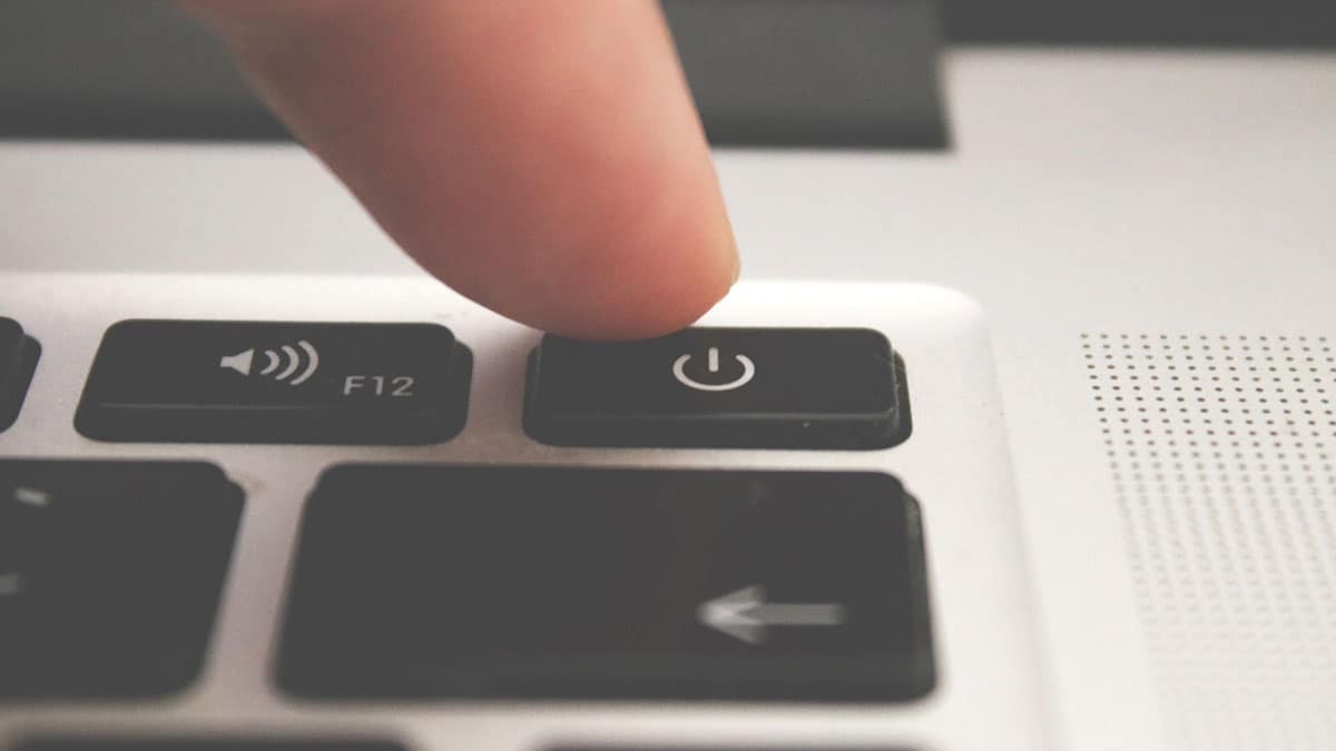 shut-down-laptop-turn-off-on-button