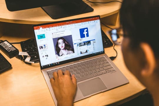 laptop-computer-work-desk-powerpoint-facebook-office