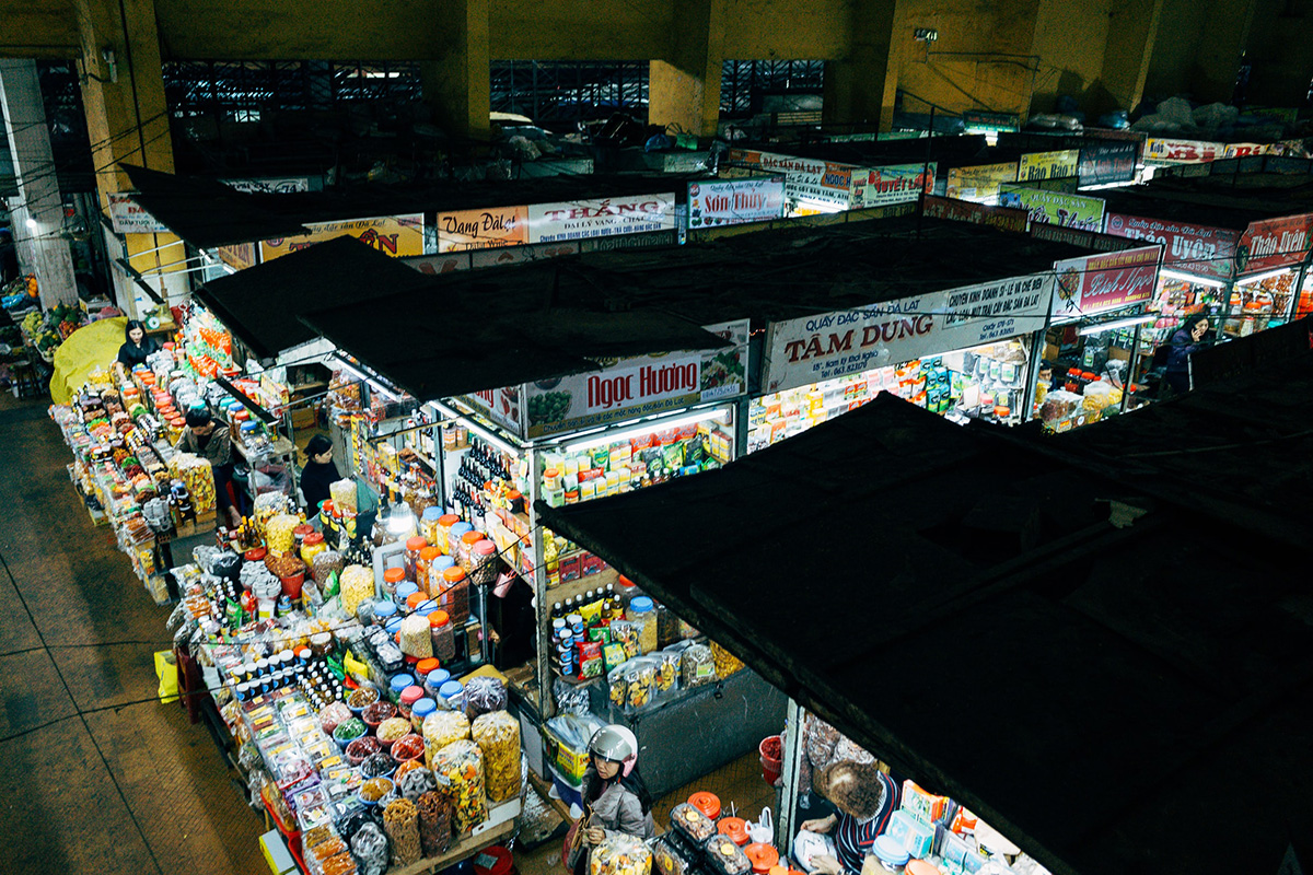 shopping-market-physical-store-commerce