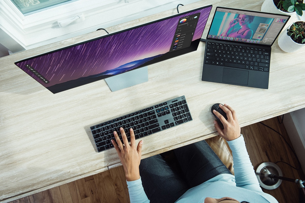 desktop-computer-laptop-work-office