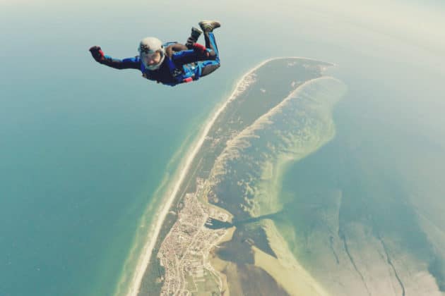 sports-action-video-camera-skydiving-footage-shoot