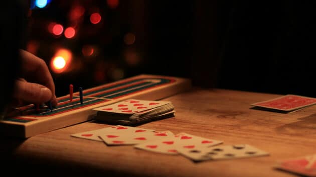 Cribbage-classic-board-card-game