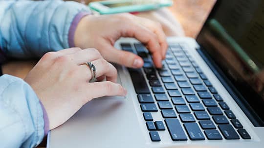 laptop-computer-typing-keyboard-internet-online-work-technology