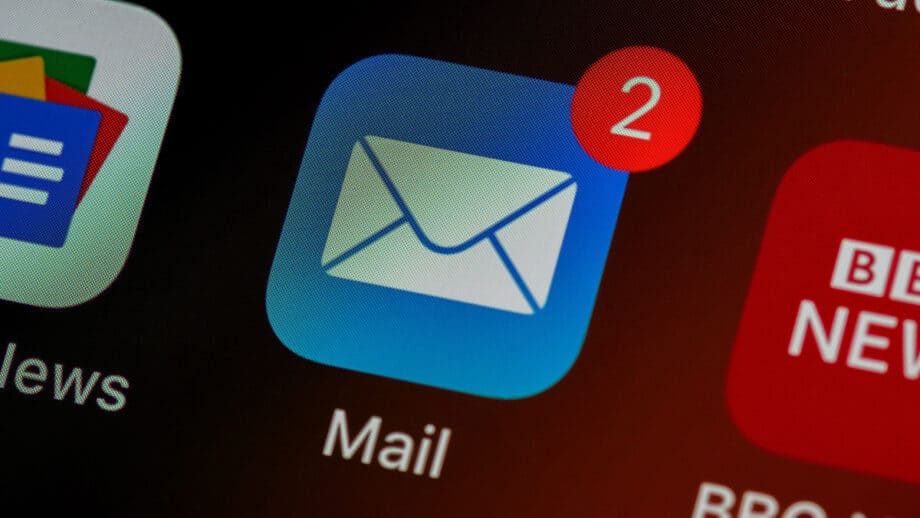 iphone-ios-smartphone-email-icon-notification-newsletter