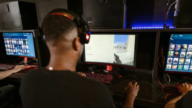 Counter-Strike-CS:GO-Cyber-ESports-Gamer-Gaming-Computer-Keyboard-Online-Playing
