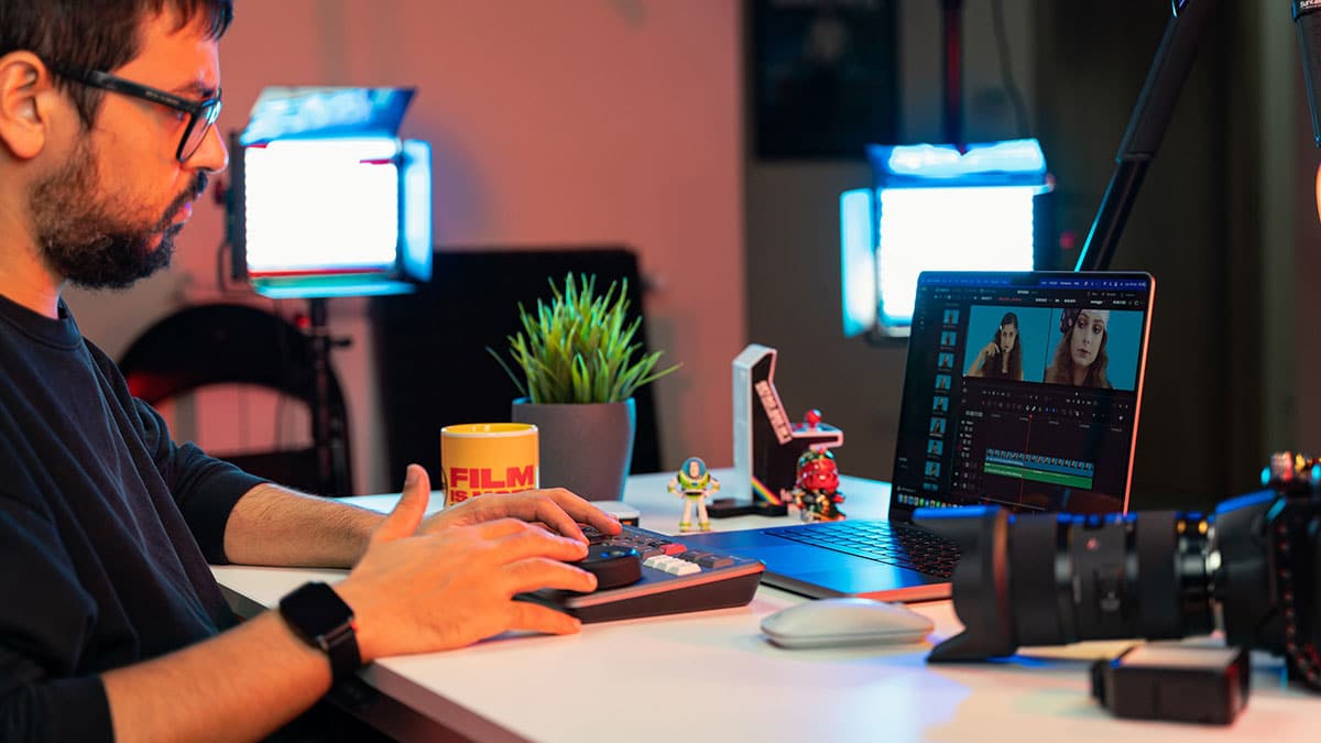 7 Video Lighting Tips that'll Instantly Make You a Pro Video Creator [For  rs and Filmmakers]