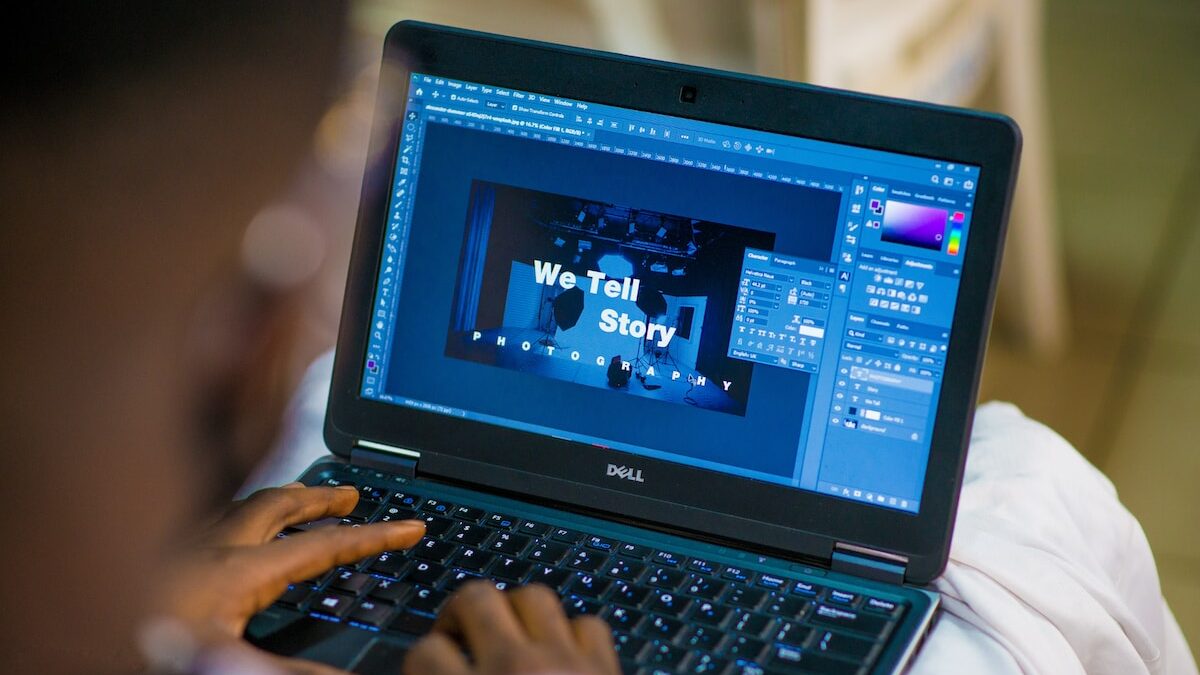 Graphic-Design-Designer-Laptop-Adobe-Photoshop